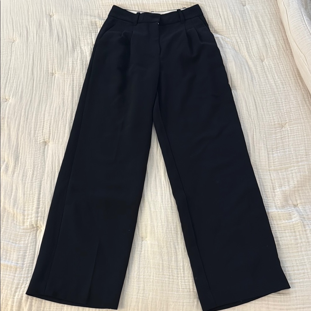 Aritzia The Effortless Pant
Wide leg black trouser